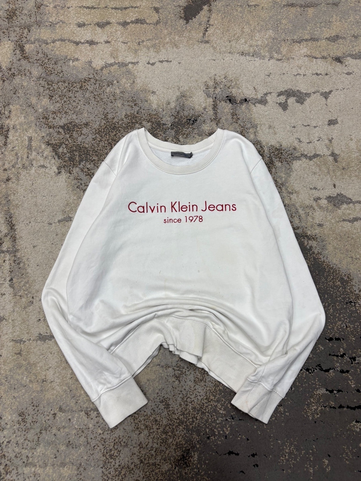 Bluza Calvin Klein crevneck, damskie w bardzo dobrym stanie rozmiar L, widok z przodu