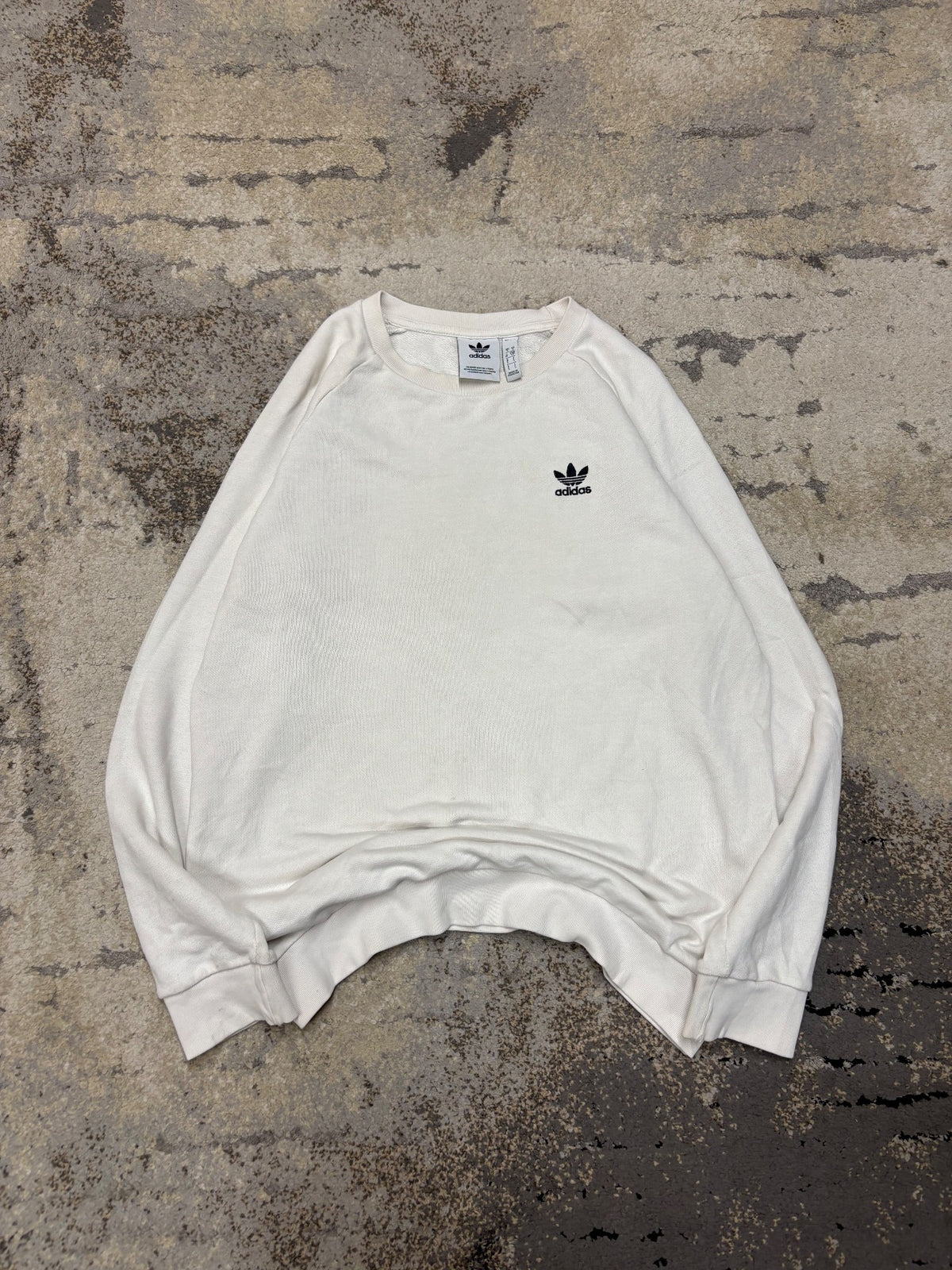 Bluza Adidas crevneck, męskie w bardzo dobrym stanie rozmiar S, widok z przodu