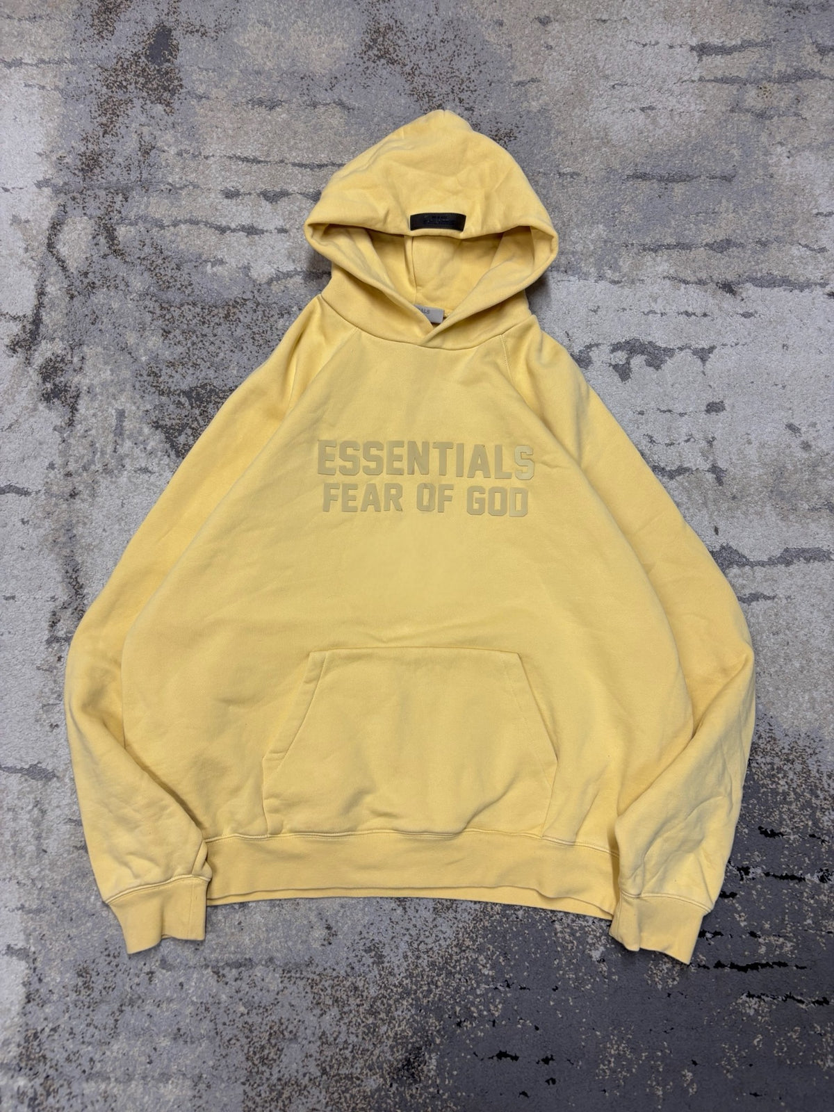 Bluza Essentials hoodie, damskie w bardzo dobrym stanie rozmiar L, widok z przodu