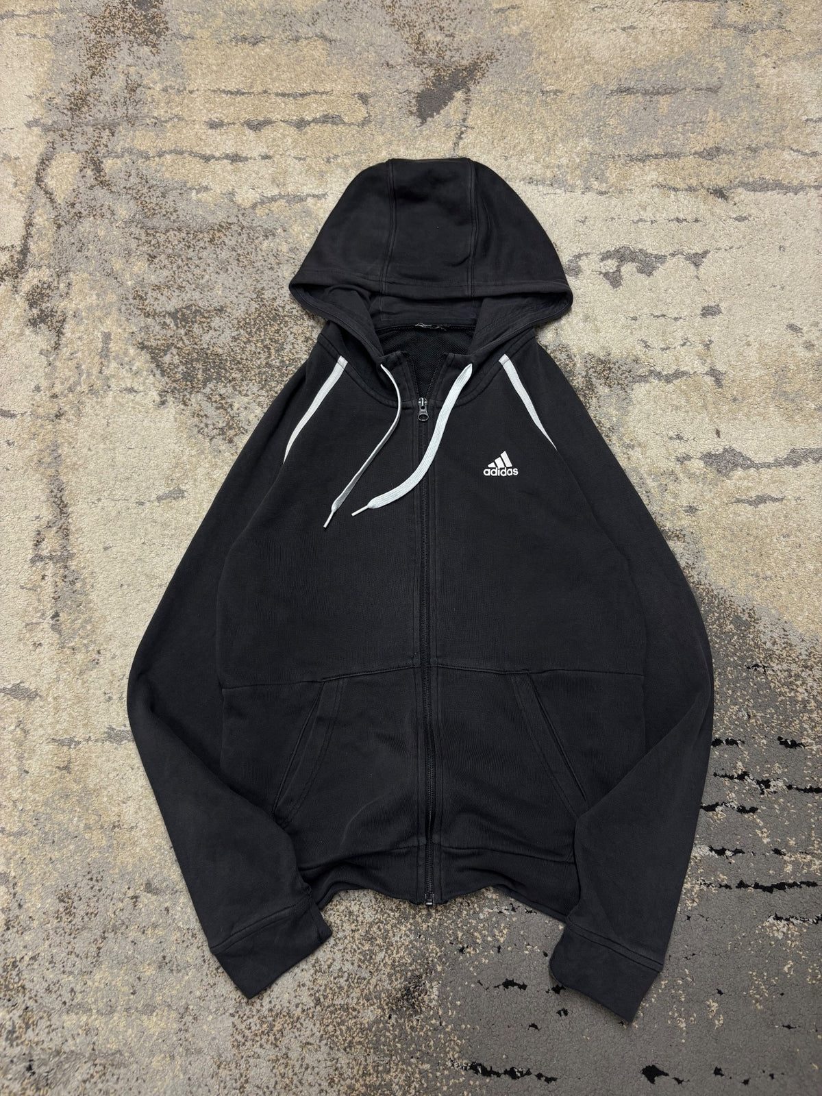 Bluza Adidas zipp, damskie w bardzo dobrym stanie rozmiar S, widok z przodu