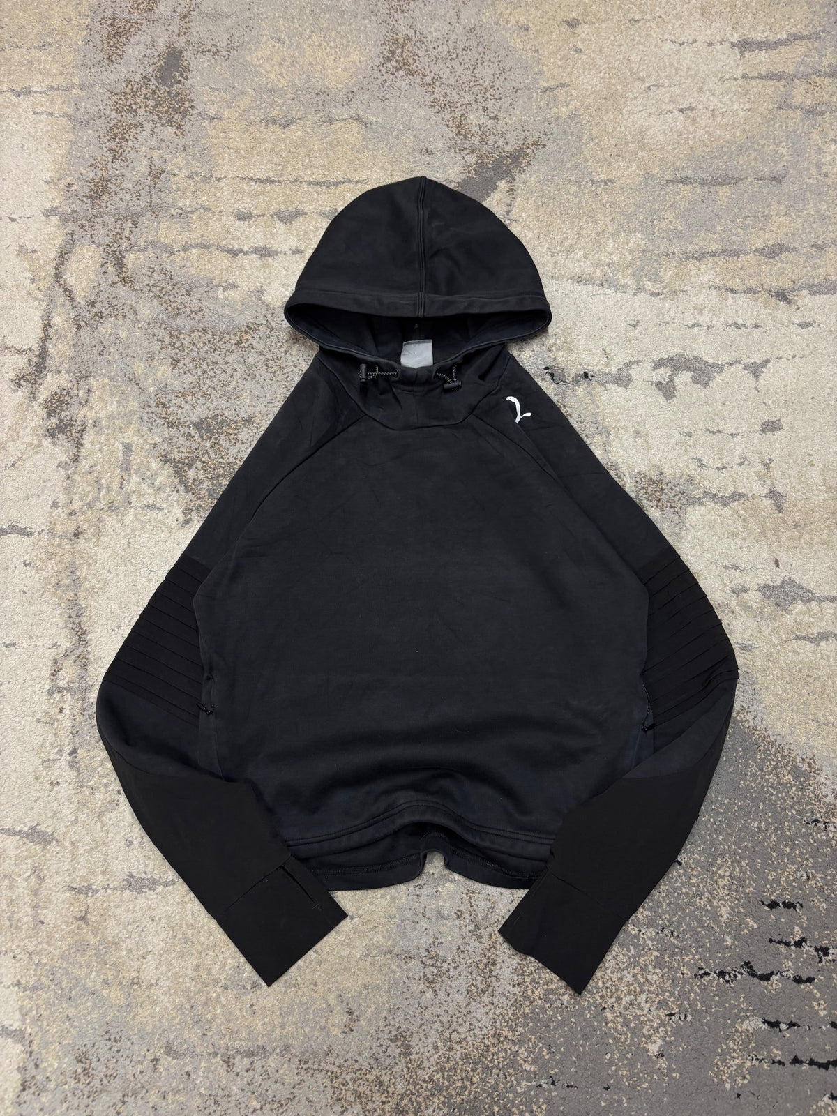 Bluza Puma hoodie, damskie w bardzo dobrym stanie rozmiar S, widok z przodu