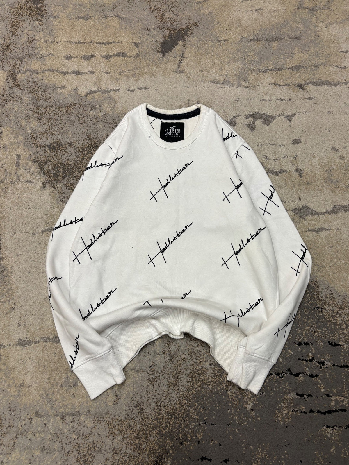 Bluza Hollister crevneck, męskie w bardzo dobrym stanie rozmiar S, widok z przodu