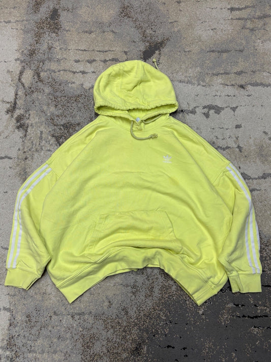 Bluza Adidas hoodie, damskie w bardzo dobrym stanie rozmiar M, widok z przodu