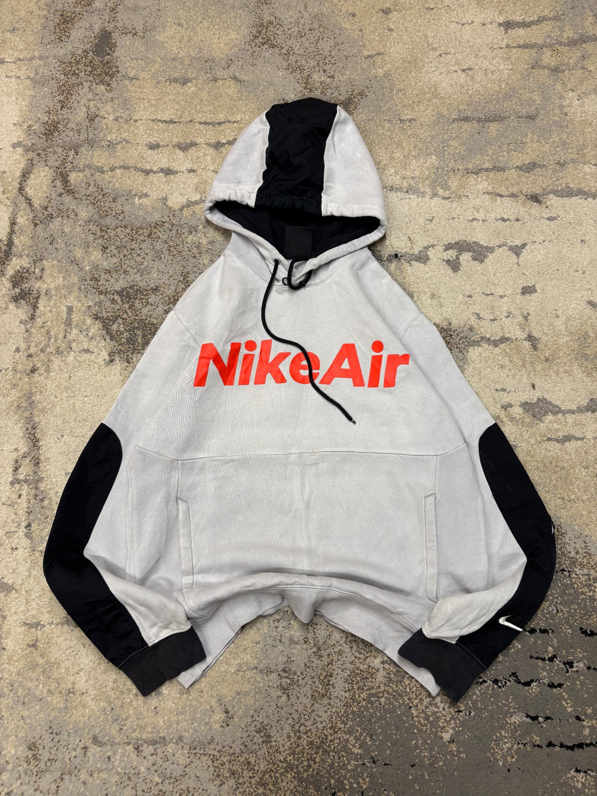 Bluza Nike hoodie, damskie w bardzo dobrym stanie rozmiar S, widok z przodu