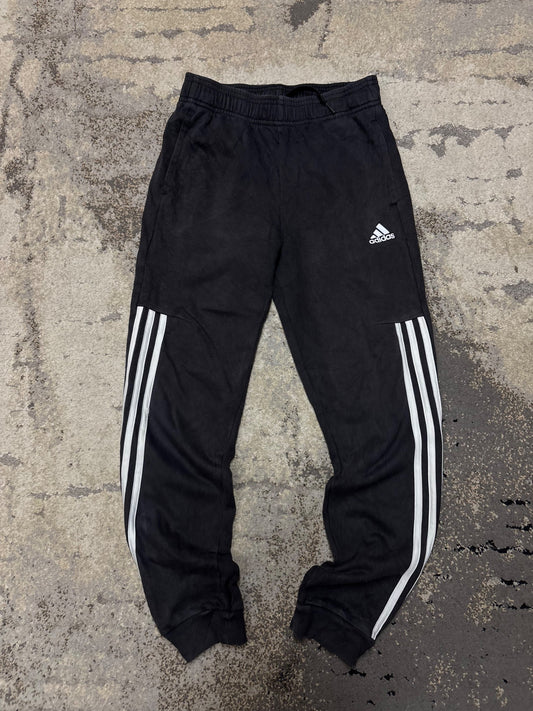 Dresy Adidas, dziecięce w bardzo dobrym stanie rozmiar 152 cm / 12 lat, detal