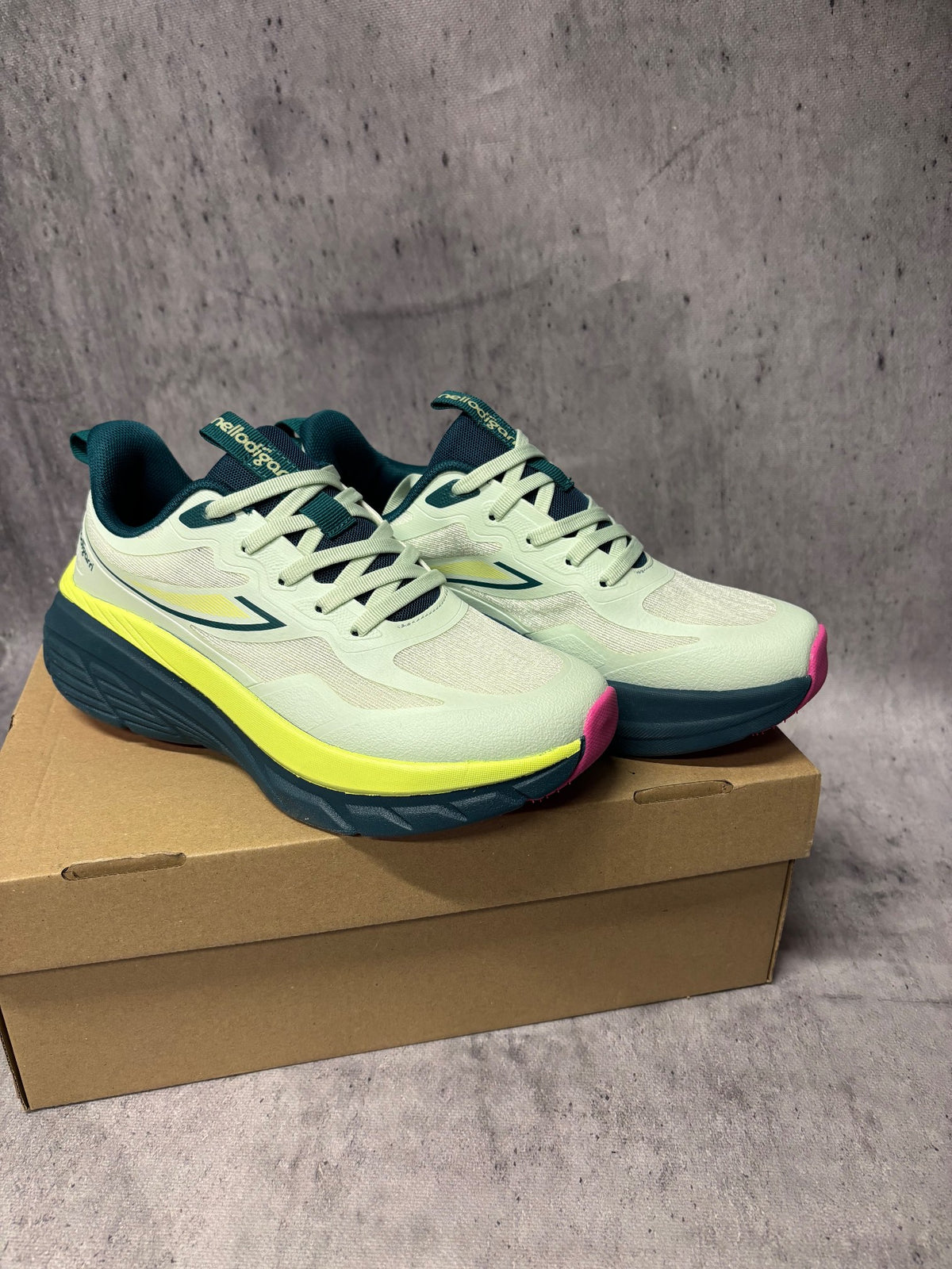 Nellodigari Buty sneakersy nellodigari, buty sportowe damskie w bardzo dobrym stanie rozmiar 39, para butów