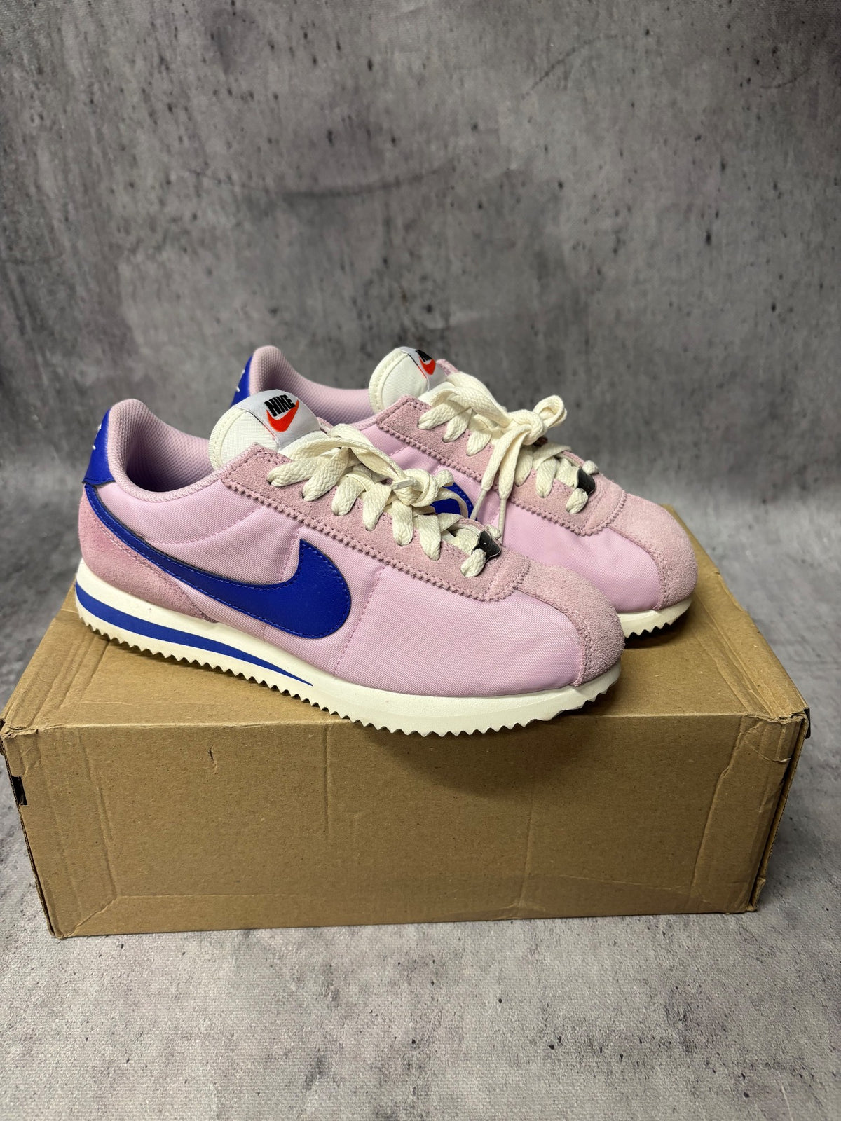 Nike Cortez, buty sportowe damskie w bardzo dobrym stanie rozmiar 38, para butów