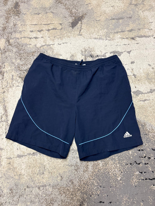 Spodenki Adidas, męskie w bardzo dobrym stanie rozmiar XL, widok z przodu
