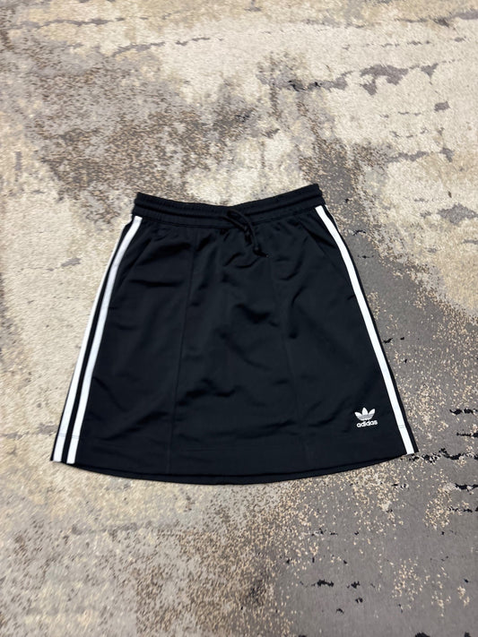 Spódnica Adidas, damskie w bardzo dobrym stanie rozmiar S, widok z przodu