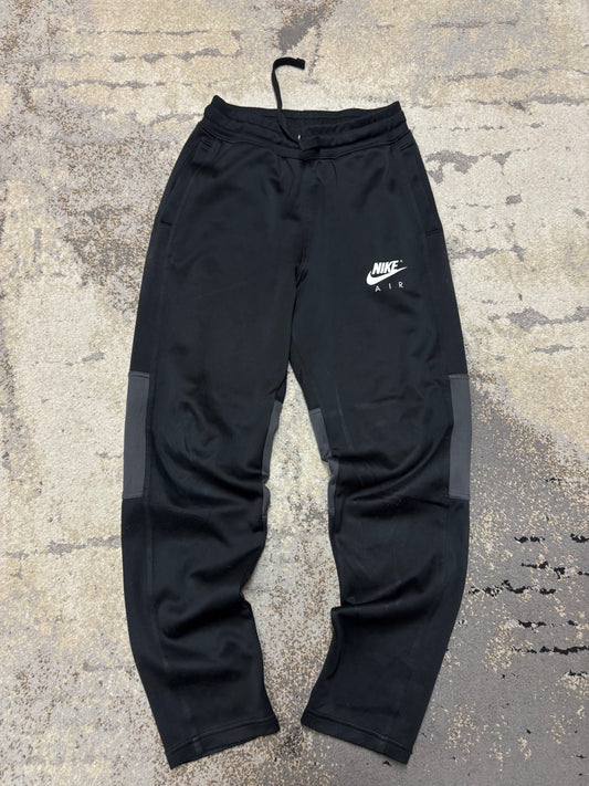 Dresy Nike, dziecięce w bardzo dobrym stanie rozmiar 158 cm / 13 lat, detal