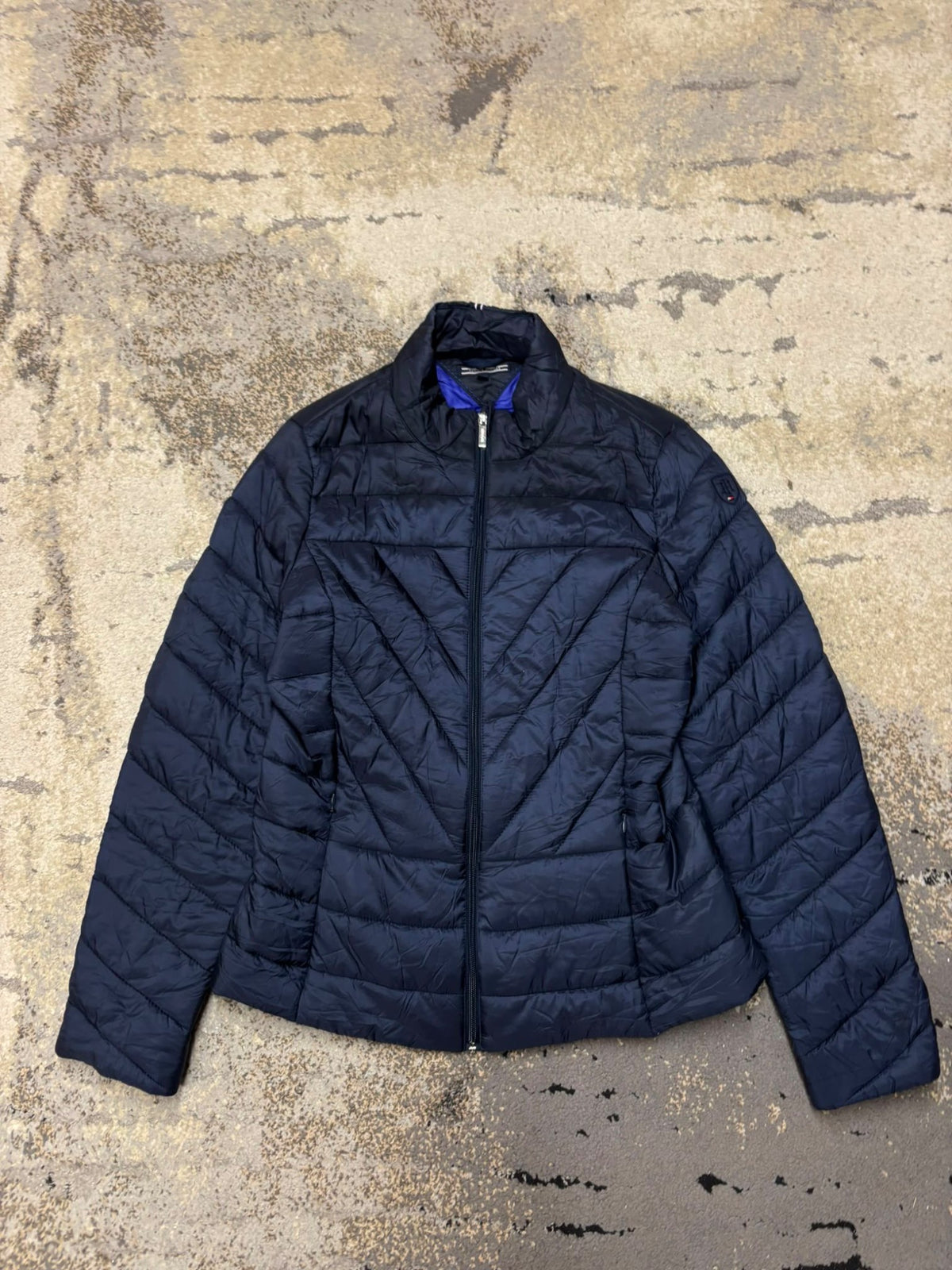 Kurtka Tommy Hilfiger pikowana, damskie w bardzo dobrym stanie rozmiar M, widok z przodu