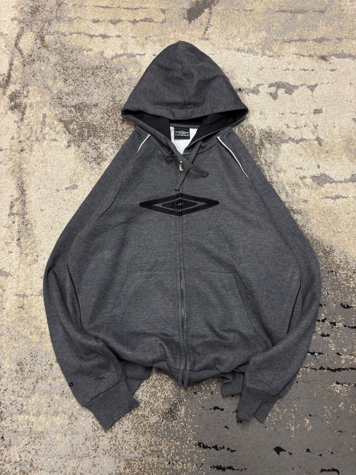 Bluza Umbro vintage retro y2k, męskie w bardzo dobrym stanie rozmiar M, widok z przodu