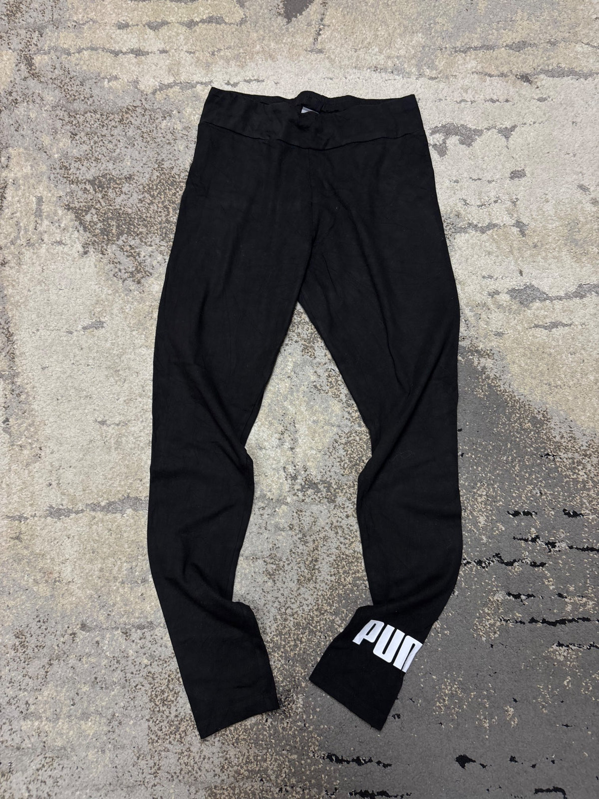 Legginsy Puma, damskie w bardzo dobrym stanie rozmiar M, widok z przodu