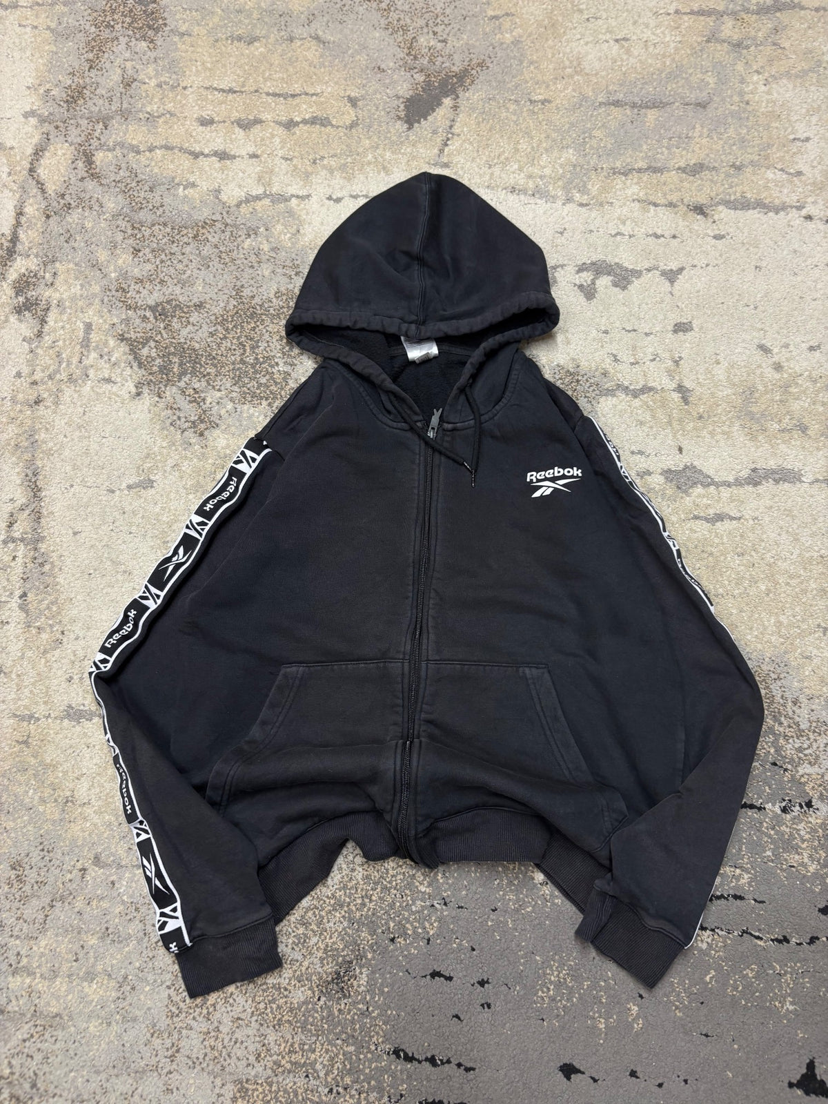 Bluza Reebok zipp, damskie w bardzo dobrym stanie rozmiar L, widok z przodu