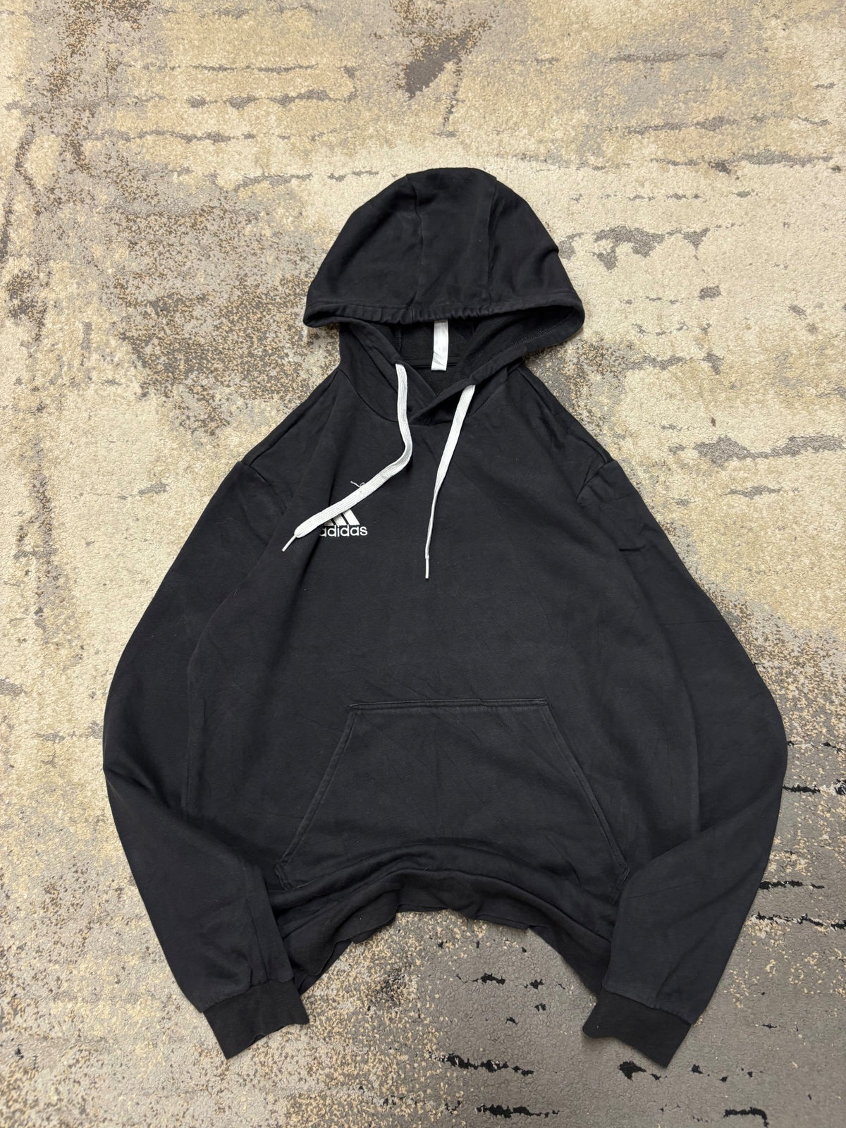 Bluza Adidas hoodie, damskie w bardzo dobrym stanie rozmiar S, widok z przodu