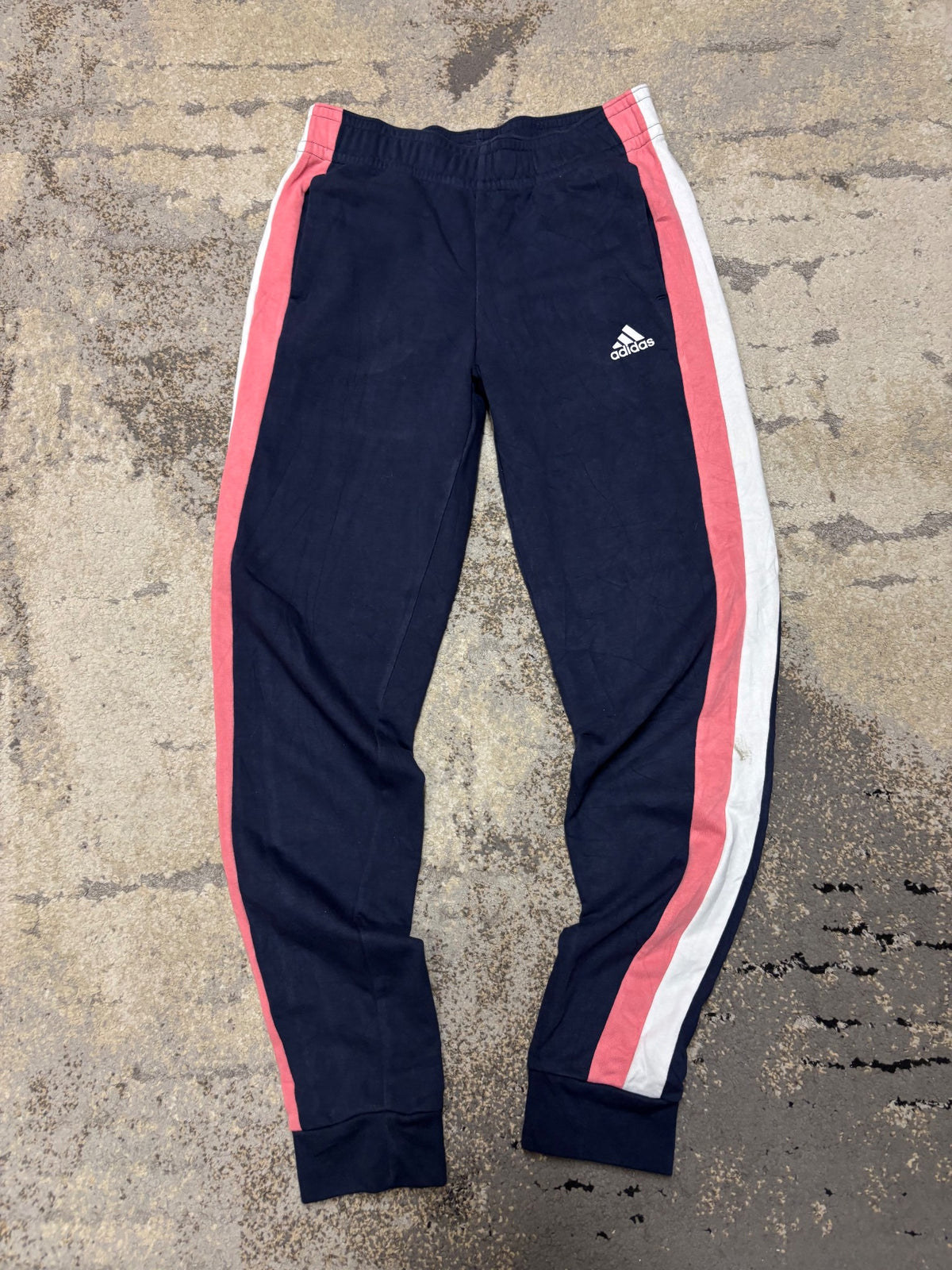 Dresy Adidas, dziecięce w bardzo dobrym stanie rozmiar 164 cm / 14 lat, detal