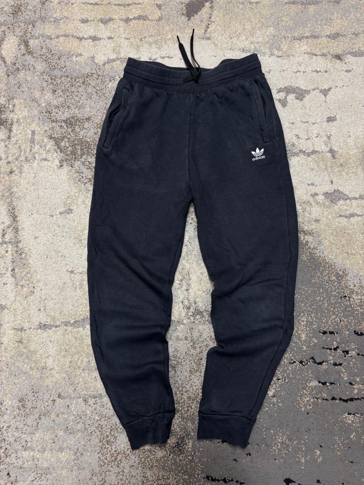Dresy Adidas, dziecięce w bardzo dobrym stanie rozmiar 164 cm / 14 lat, widok z przodu