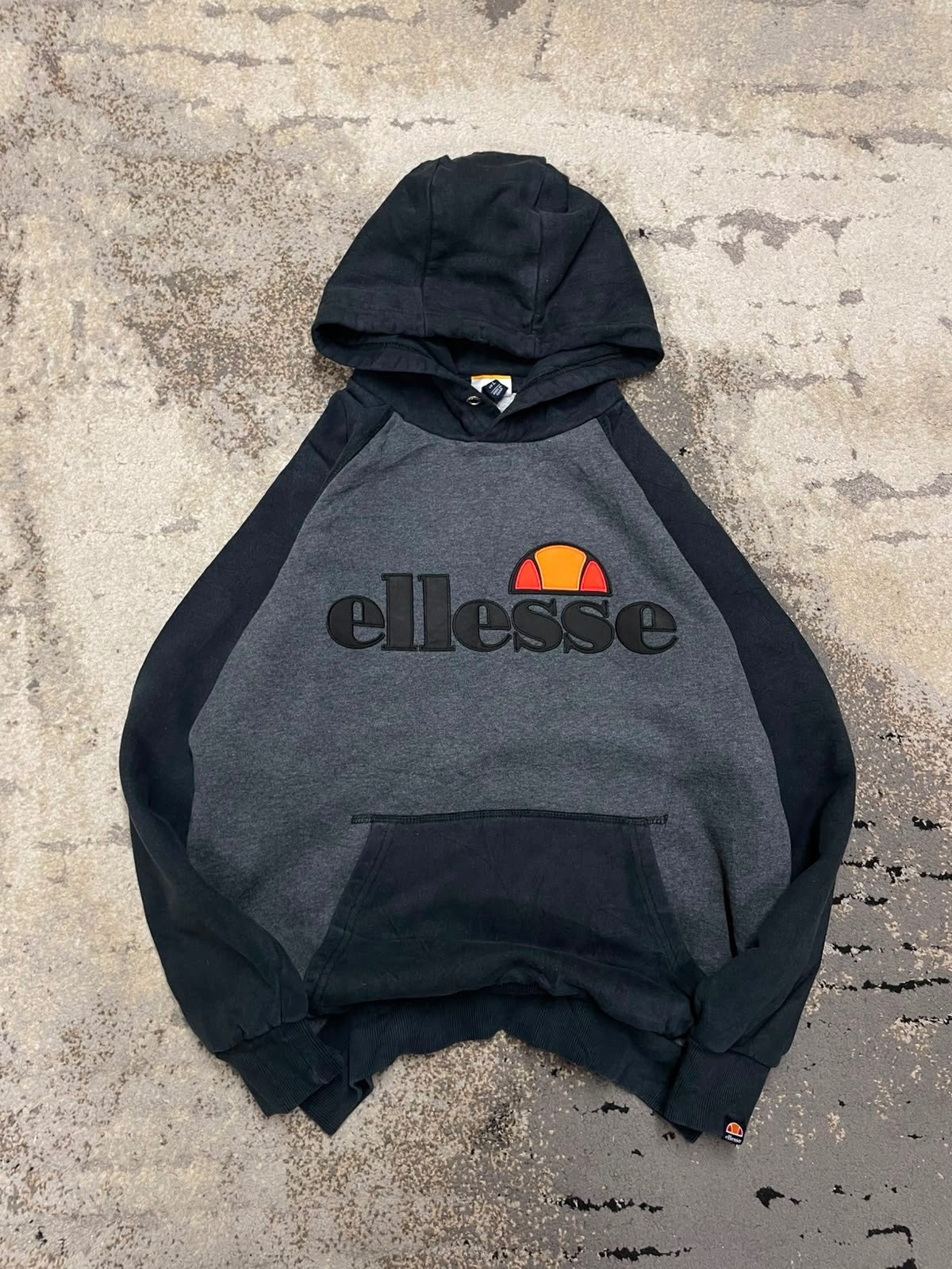 Bluza ellesse hoodie, damskie w bardzo dobrym stanie rozmiar L, widok z przodu