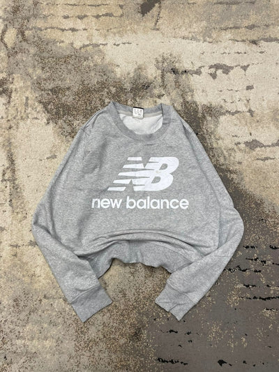 Bluza New Balance crevneck, damskie w dobrym stanie rozmiar M, widok z przodu