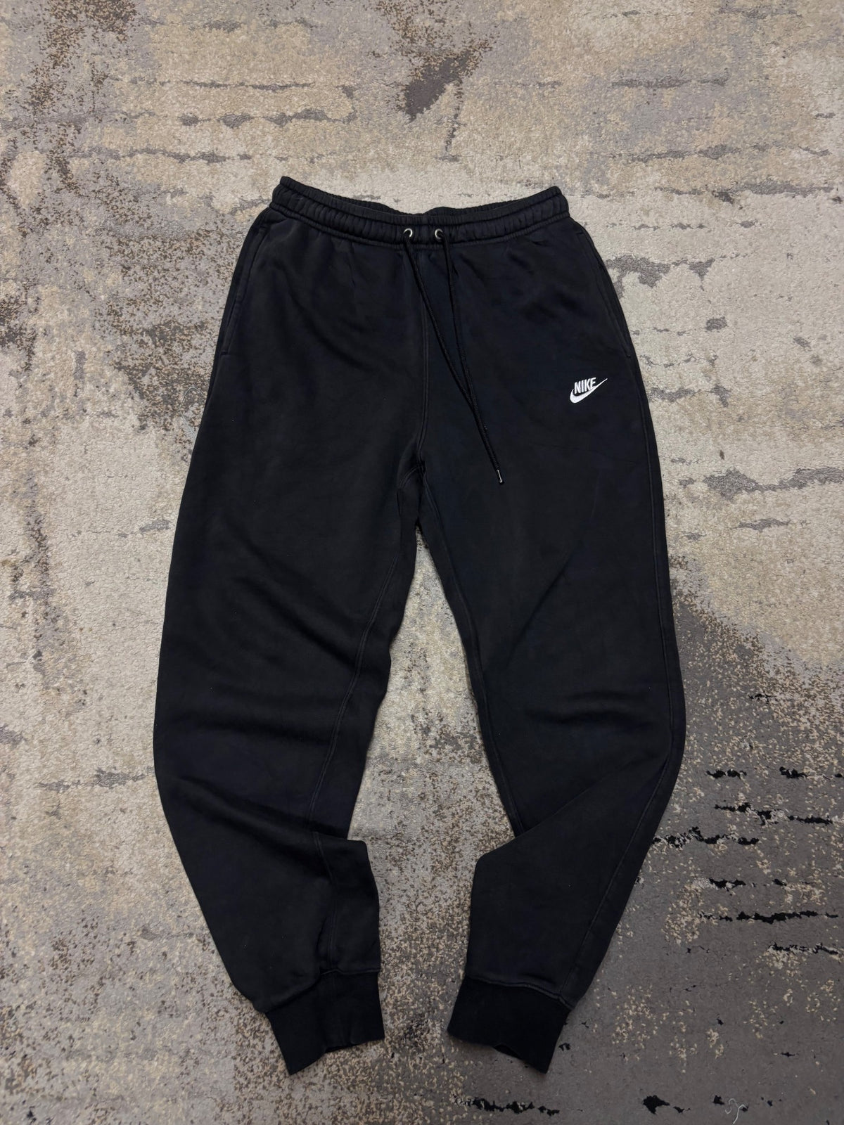 Dresy Nike Basic haft Logo, męskie w bardzo dobrym stanie rozmiar S, widok z przodu