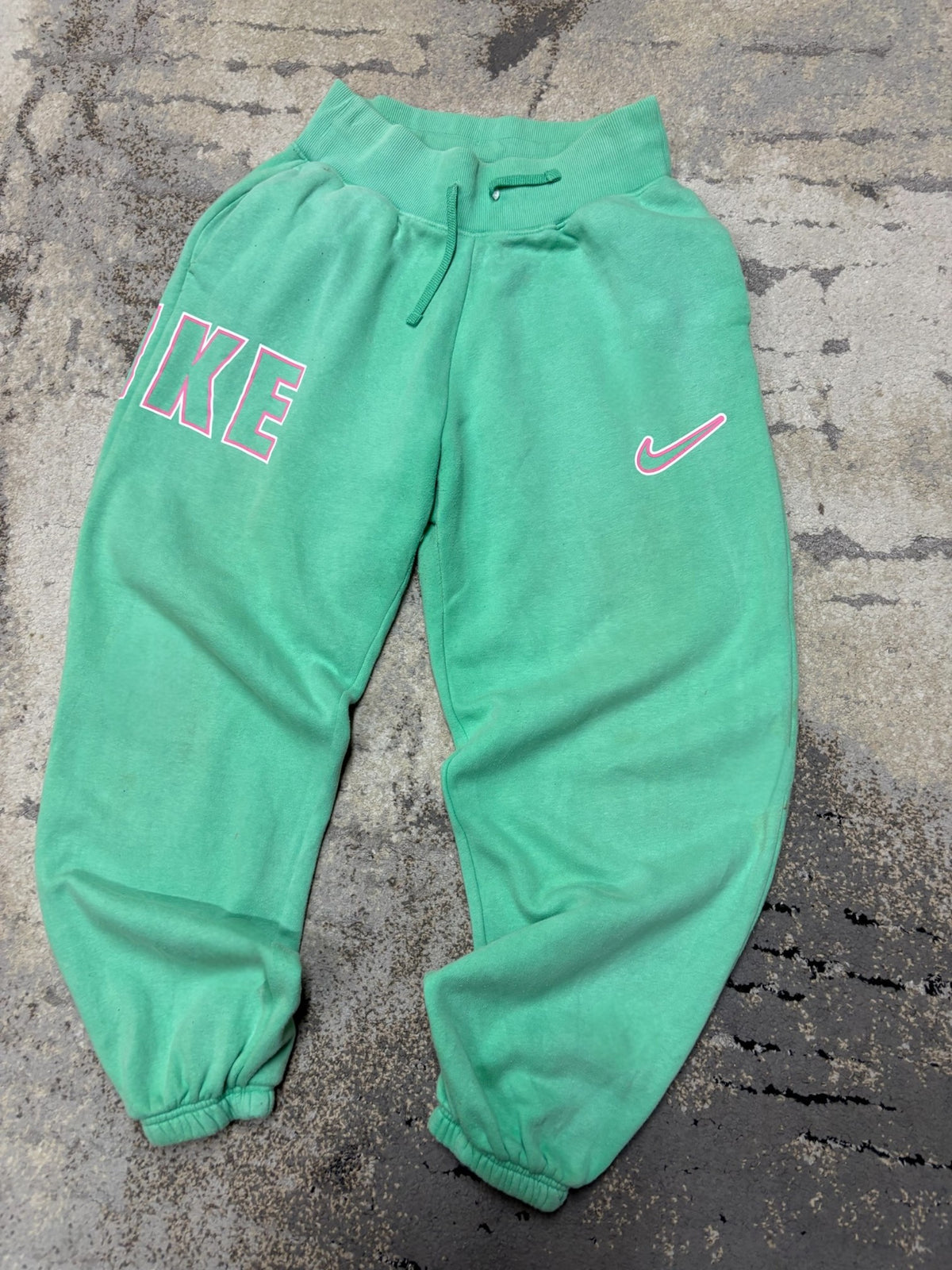 Dresy Nike, damskie w bardzo dobrym stanie rozmiar S, widok z przodu