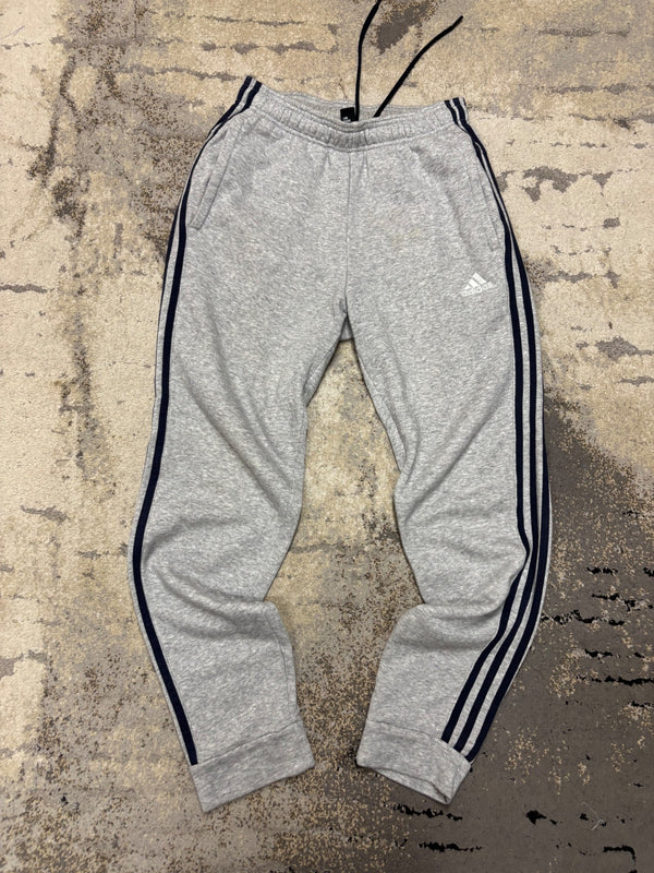 Dresy Adidas haft Logo 3 paski, męskie w bardzo dobrym stanie rozmiar S, widok z przodu