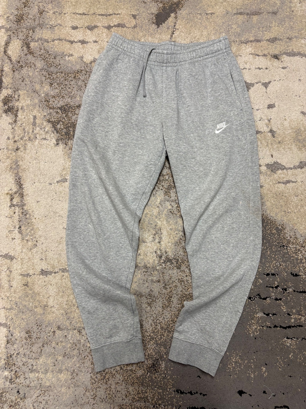 Dresy Nike haft Logo Basic, męskie w bardzo dobrym stanie rozmiar M, widok z przodu