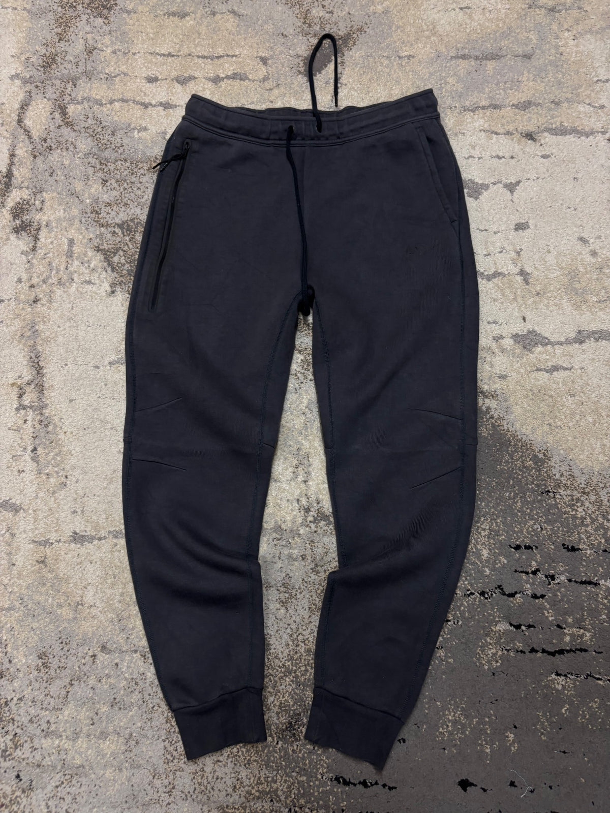 Dresy Nike Tech Fleece, męskie w bardzo dobrym stanie rozmiar L, widok z przodu