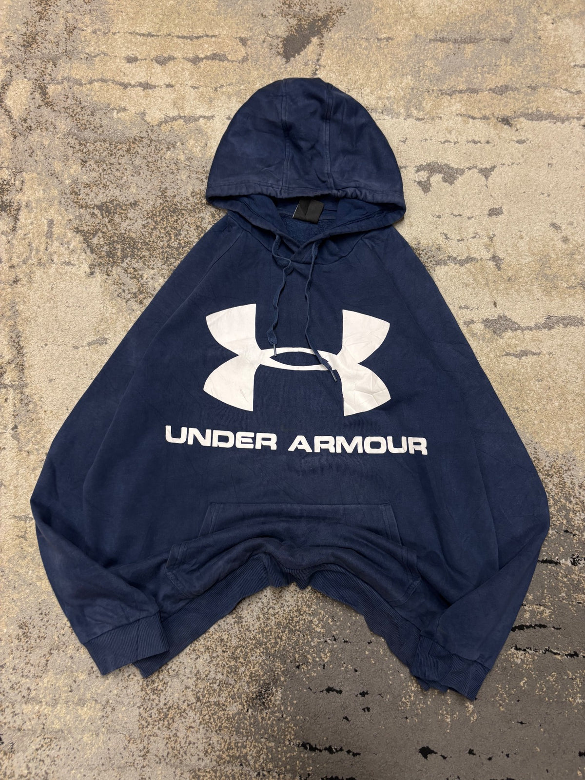 Bluza Under Armour hoodie, męskie w bardzo dobrym stanie rozmiar XL, widok z przodu