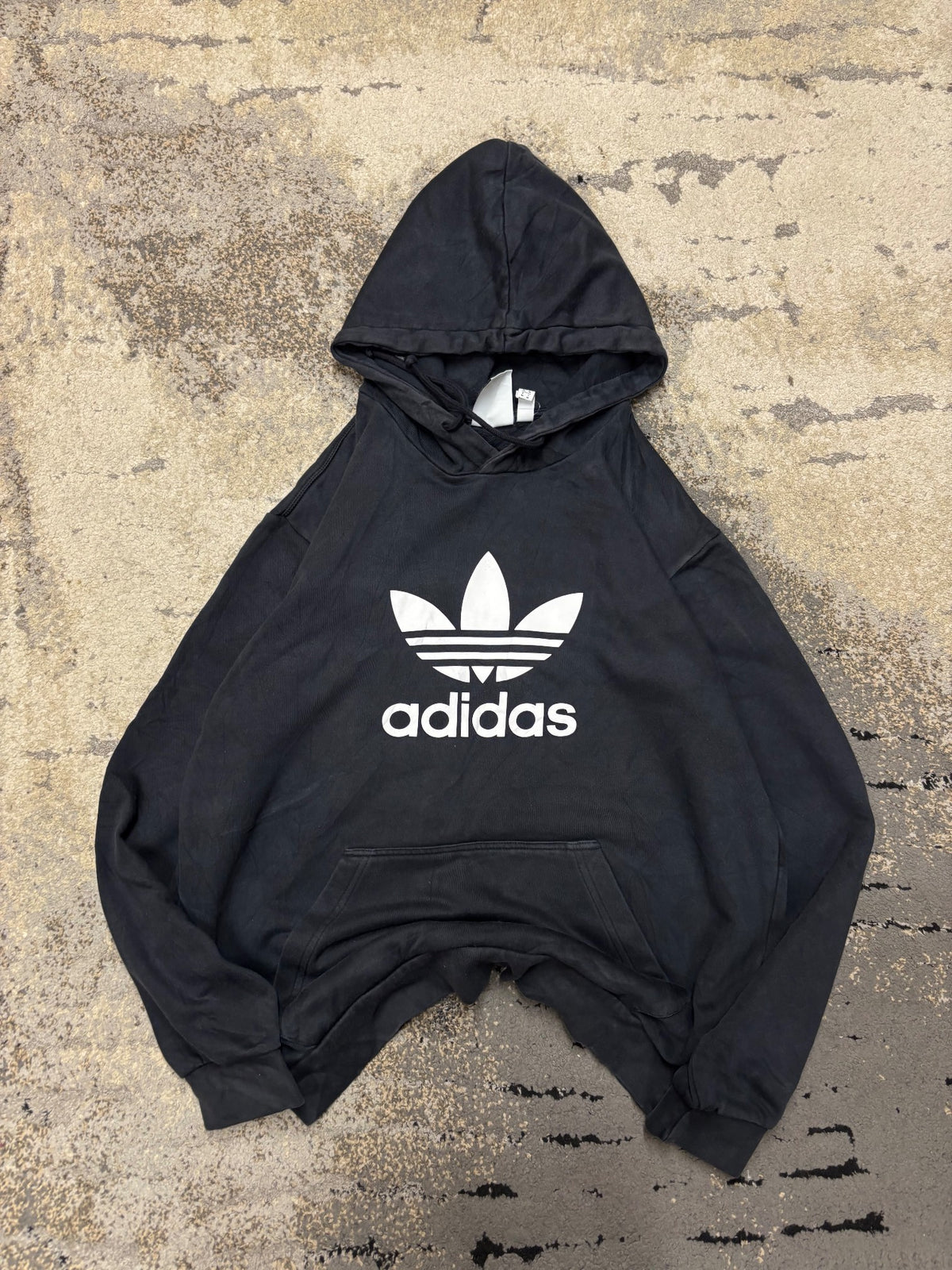 Bluza Adidas hoodie, męskie w bardzo dobrym stanie rozmiar M, widok z przodu