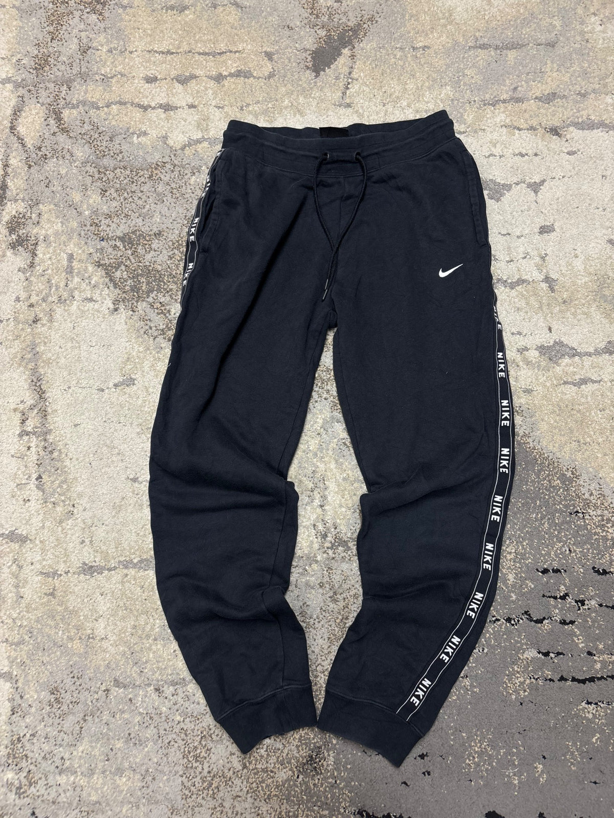 Dresy Nike, męskie w bardzo dobrym stanie rozmiar S, widok z przodu