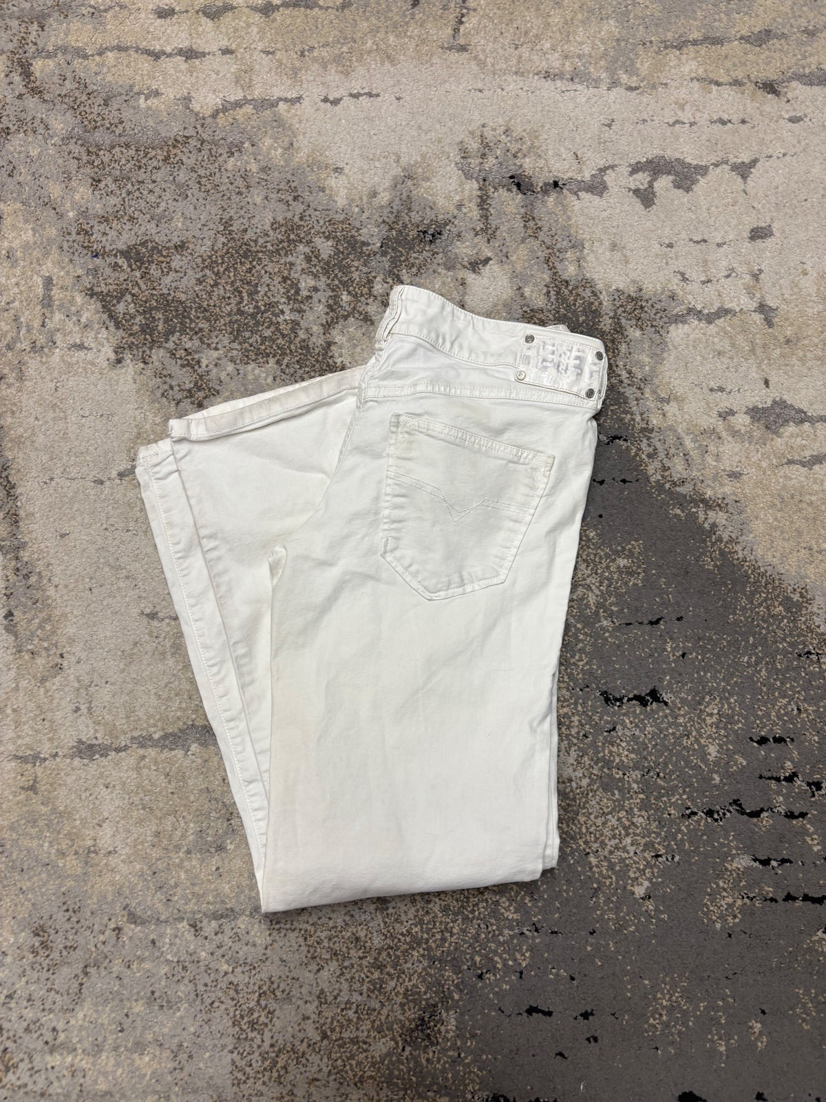 Jeansy Diesel, damskie w bardzo dobrym stanie rozmiar M, detal