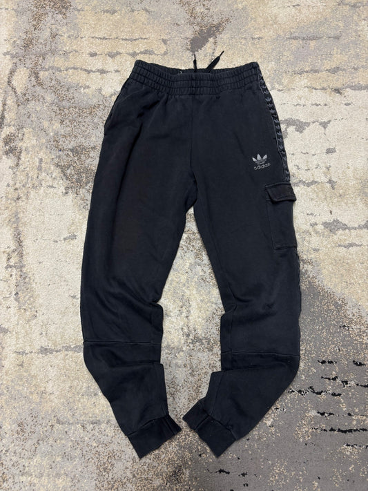 Dresy Adidas, dziecięce w bardzo dobrym stanie rozmiar 164 cm / 14 lat, widok z przodu