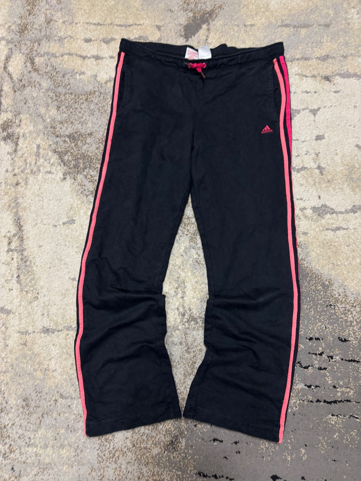 Dresy Adidas, dziecięce w bardzo dobrym stanie rozmiar 176 cm / 16 lat, detal
