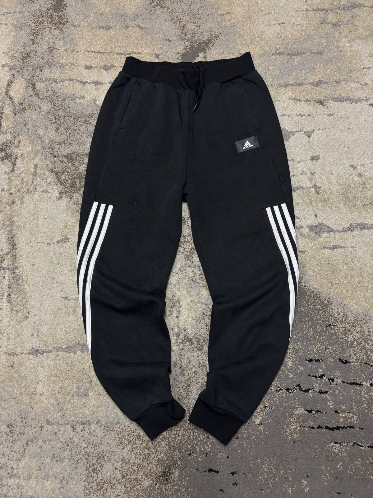 Dresy Adidas, dziecięce w bardzo dobrym stanie rozmiar 170 cm / 15 lat, widok z przodu