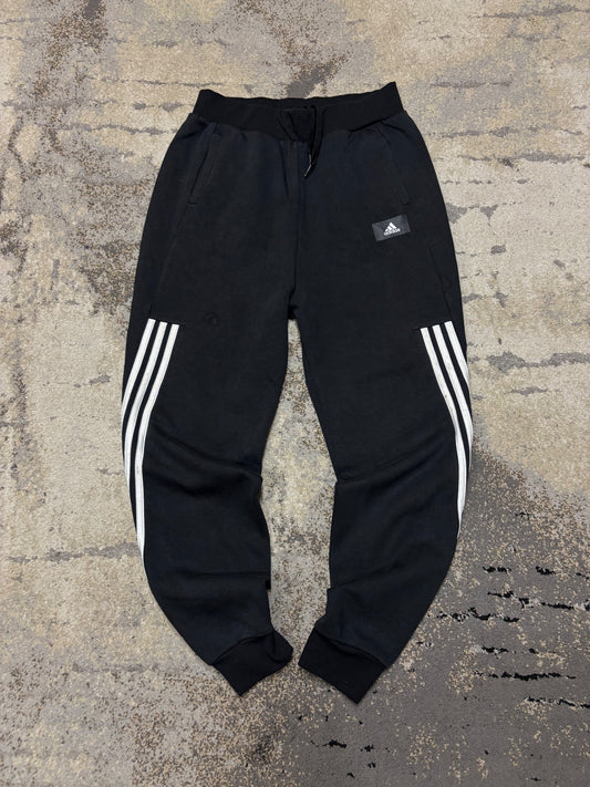 Dresy Adidas, dziecięce w bardzo dobrym stanie rozmiar 170 cm / 15 lat, widok z przodu