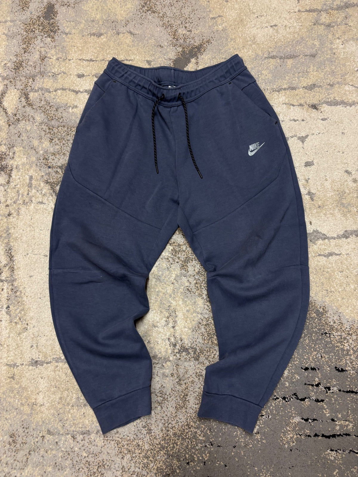 Dresy Nike Tech Fleece, męskie w bardzo dobrym stanie rozmiar L, widok z przodu