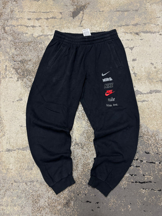 Dresy Nike, dziecięce w bardzo dobrym stanie rozmiar 158 cm / 13 lat, widok z przodu