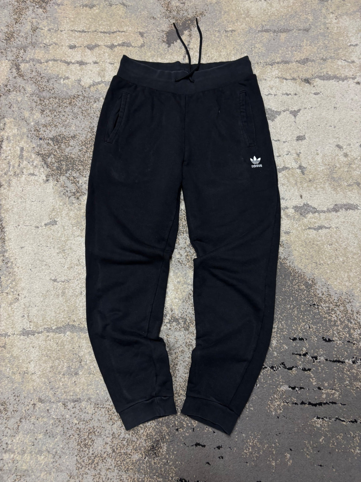 Dresy Adidas, damskie w bardzo dobrym stanie rozmiar S, widok z przodu