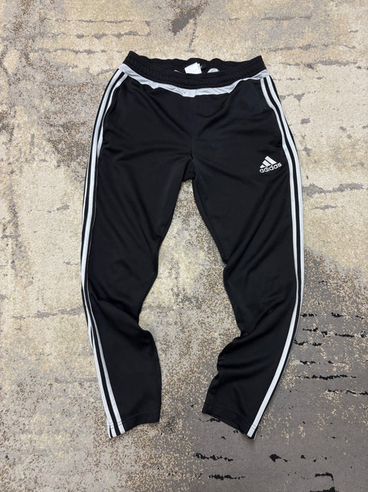Dresy Adidas, damskie w bardzo dobrym stanie rozmiar M, widok z przodu