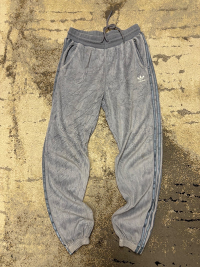 Dresy Adidas, damskie w bardzo dobrym stanie rozmiar M, widok z przodu