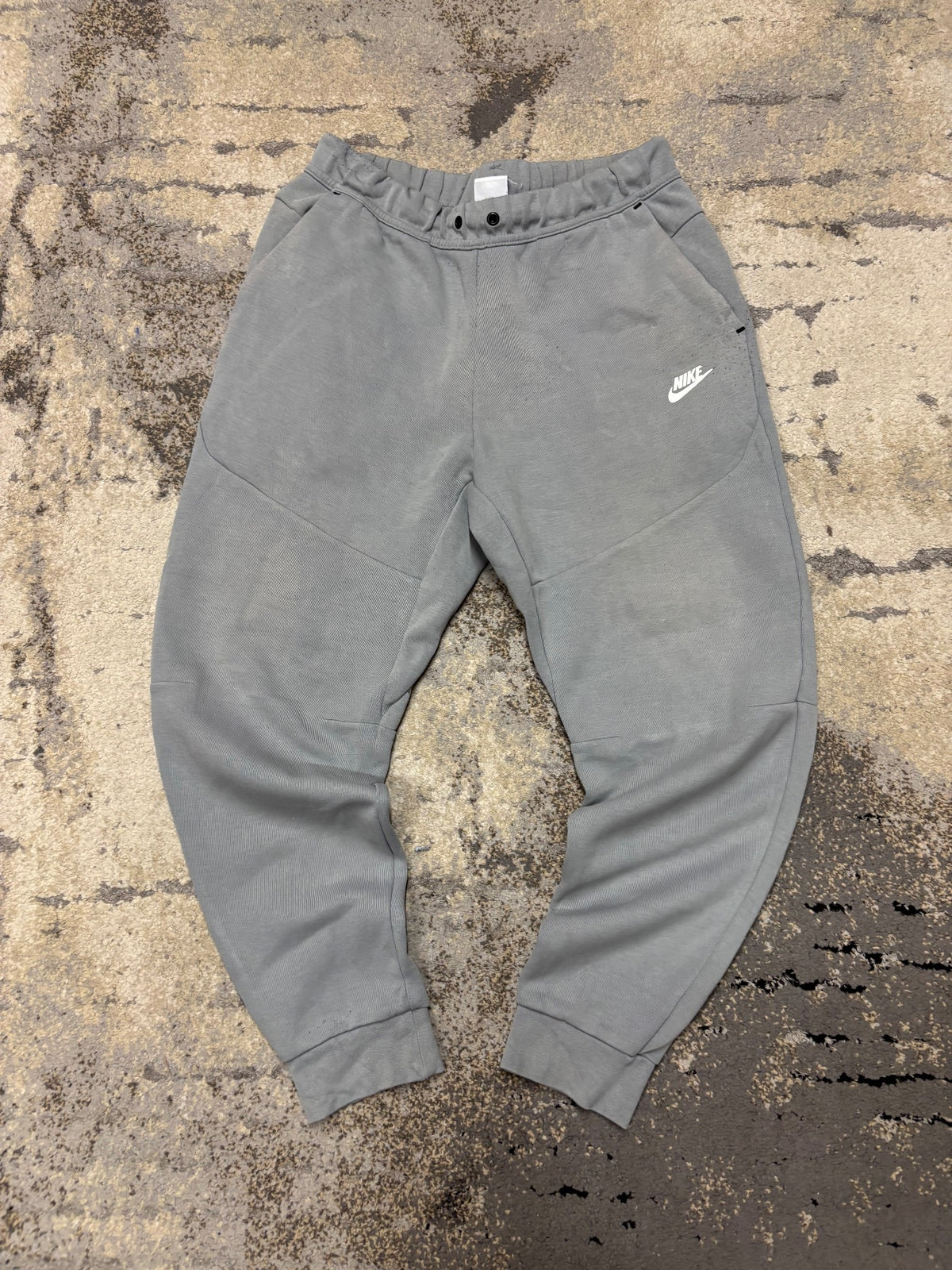 Dresy Nike Tech Fleece, damskie w bardzo dobrym stanie rozmiar M, widok z przodu