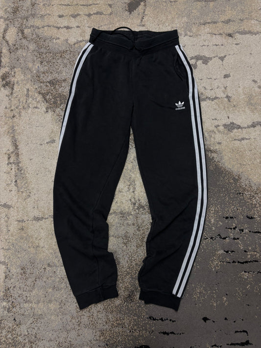 Dresy Adidas, damskie w bardzo dobrym stanie rozmiar S, widok z przodu