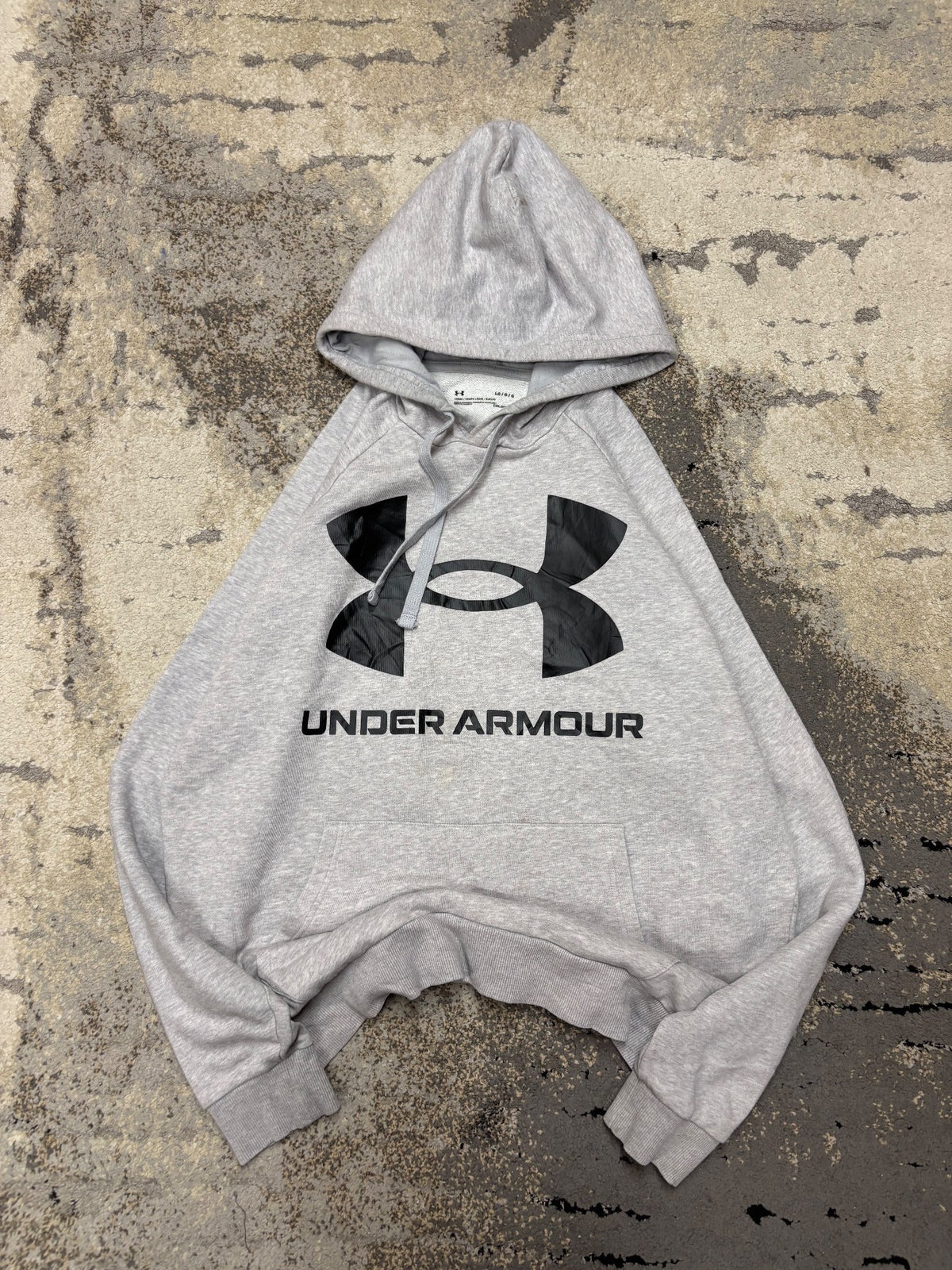 Bluza Under Armour hoodie, damskie w bardzo dobrym stanie rozmiar L, widok z przodu