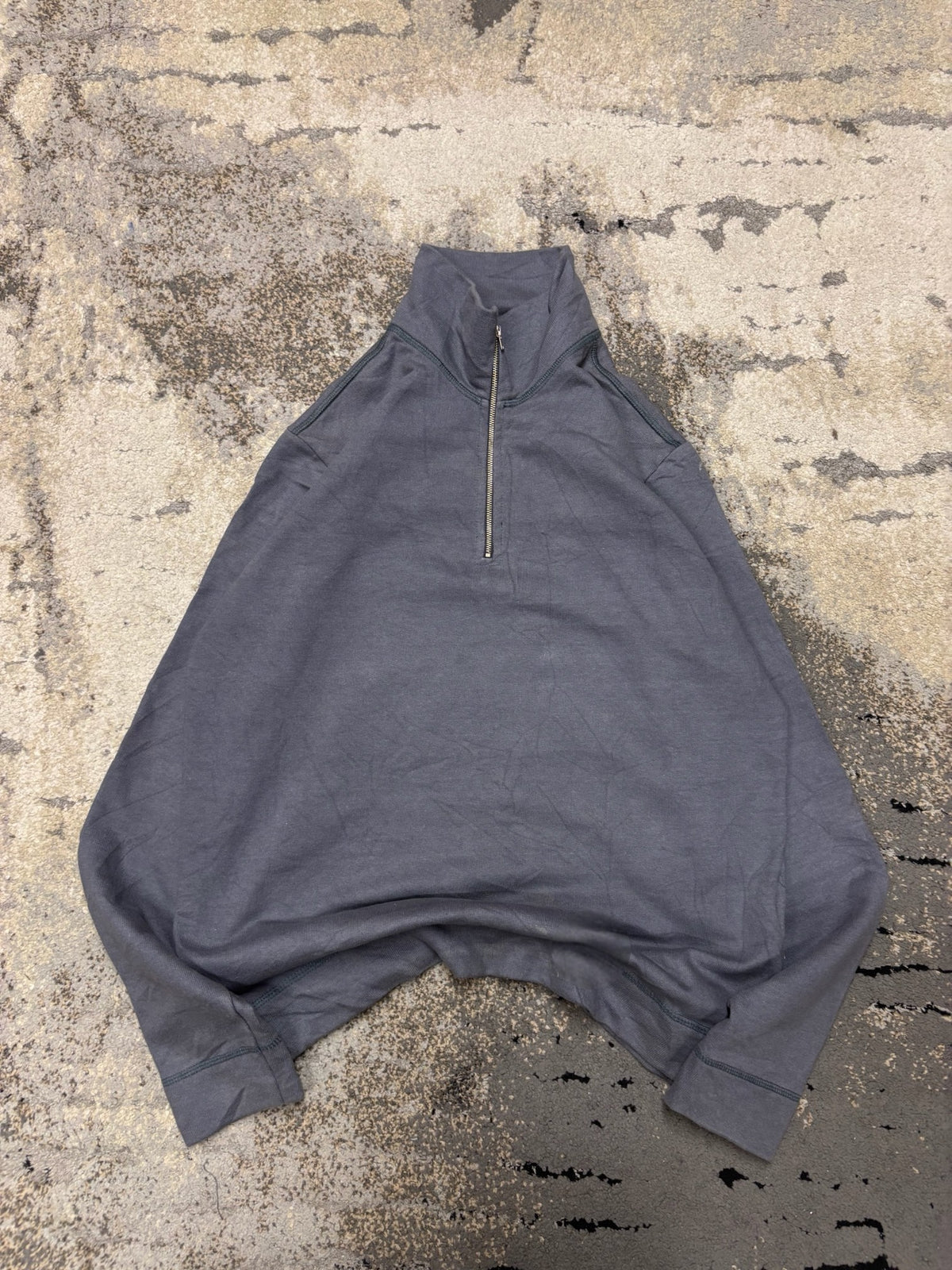 Bluza Calvin Klein crevneck, damskie w bardzo dobrym stanie rozmiar M, detal