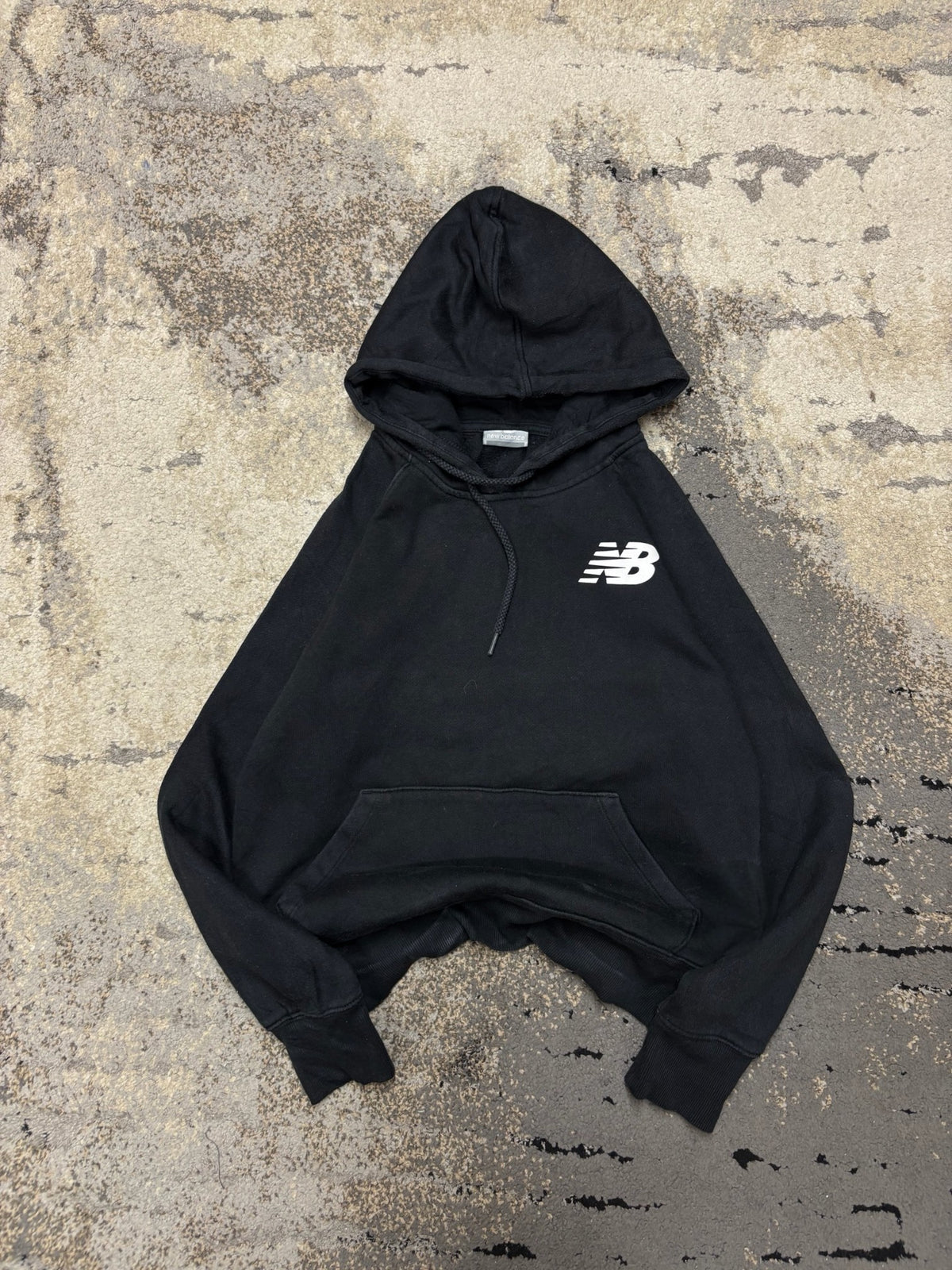 Bluza New Balance hoodie, damskie w bardzo dobrym stanie rozmiar S, widok z przodu