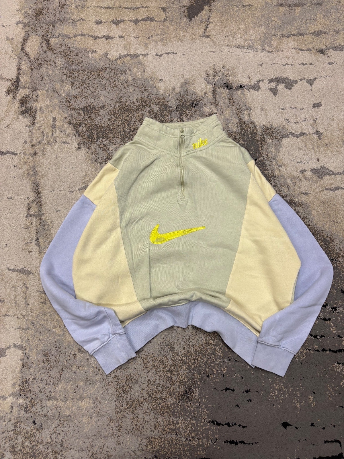 Bluza Nike zipp, damskie w bardzo dobrym stanie rozmiar S, widok z przodu