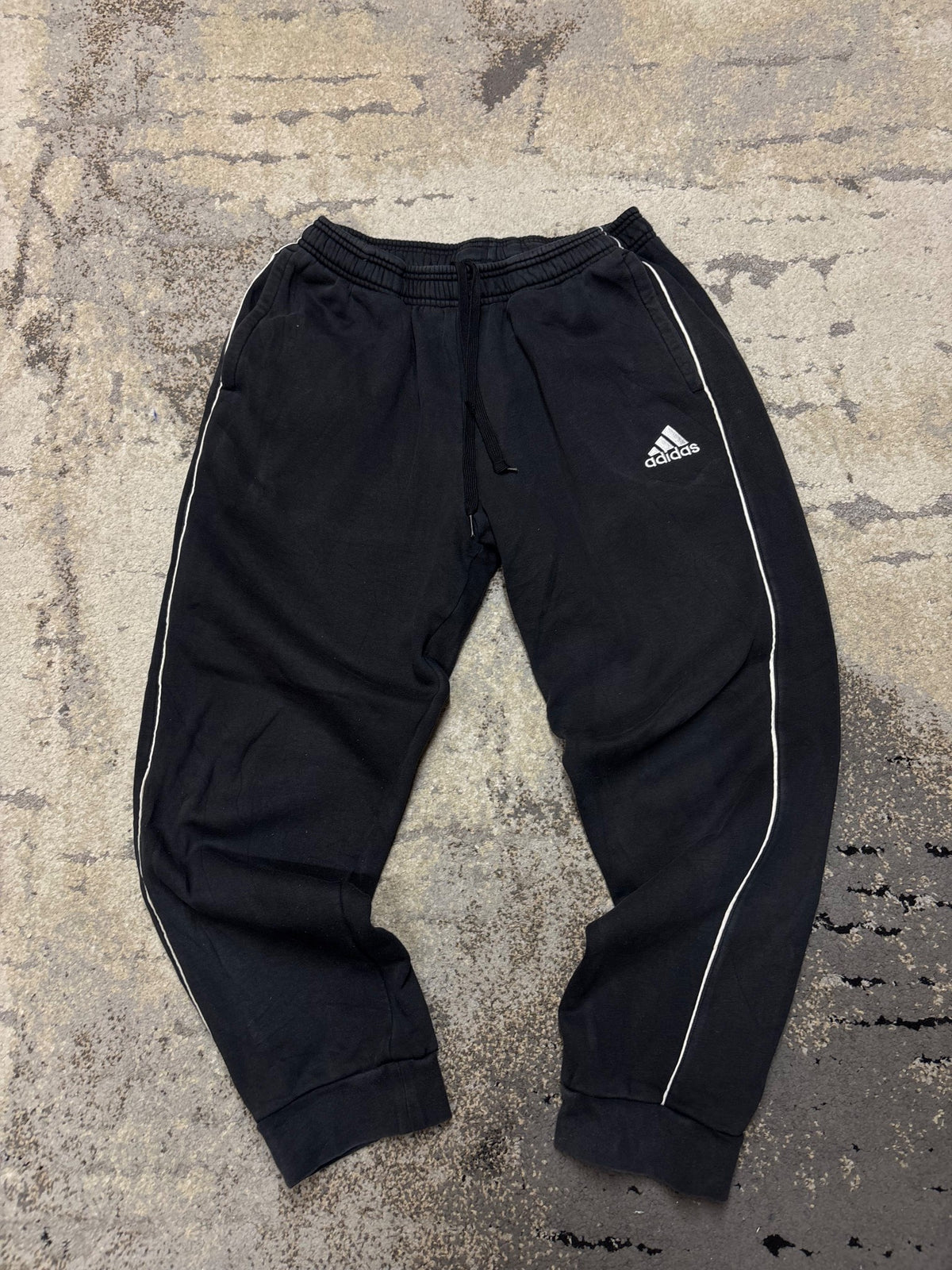 Dresy Adidas, męskie w bardzo dobrym stanie rozmiar L, widok z przodu