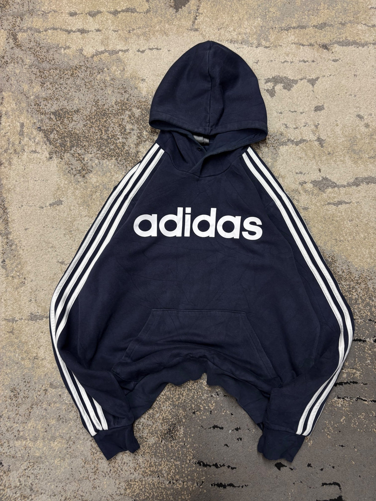 Bluza Adidas hoodie, męskie w bardzo dobrym stanie rozmiar M, widok z przodu