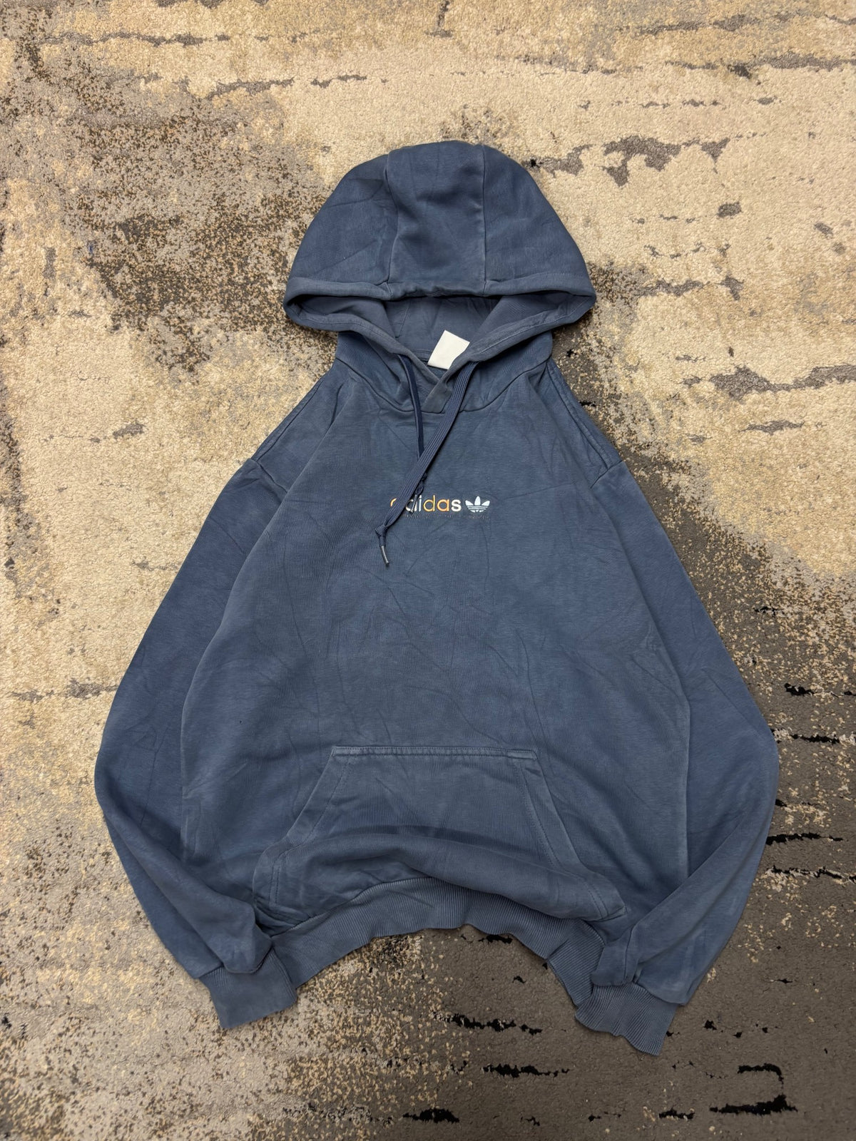 Bluza Adidas hoodie, damskie w bardzo dobrym stanie rozmiar M, widok z przodu